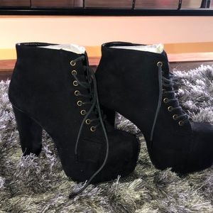 Black platform chunky boots / booties size 7